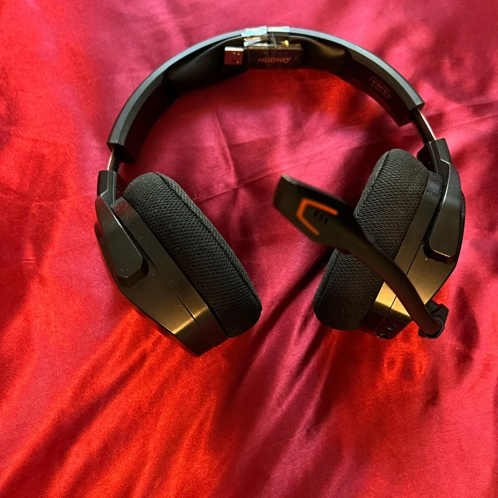 NUBWO G06 dual wireless gaming headset